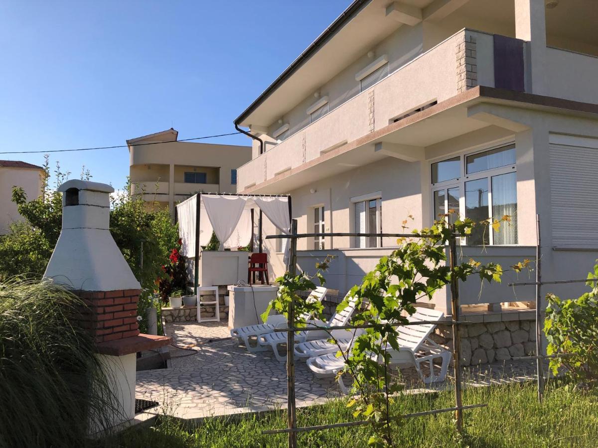 Apartments Mikelic Kampor Exterior foto